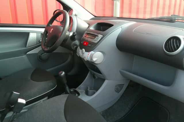 Peugeot 107 (2010) thumbnail 5
