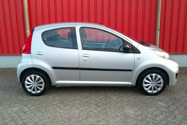 Peugeot 107 (2010) thumbnail 6