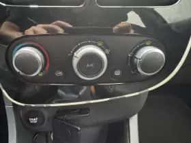 Renault Clio (2016) thumbnail 16