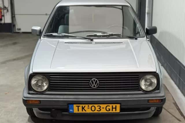 Volkswagen Golf (1988) thumbnail 2