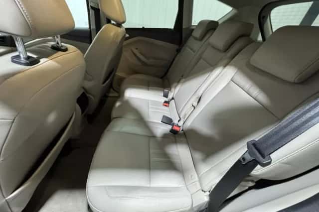 Ford C-Max (2015) thumbnail 22