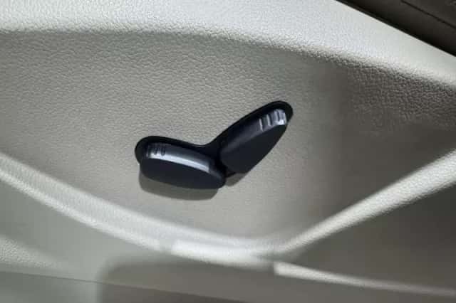 Ford C-Max (2015) thumbnail 23