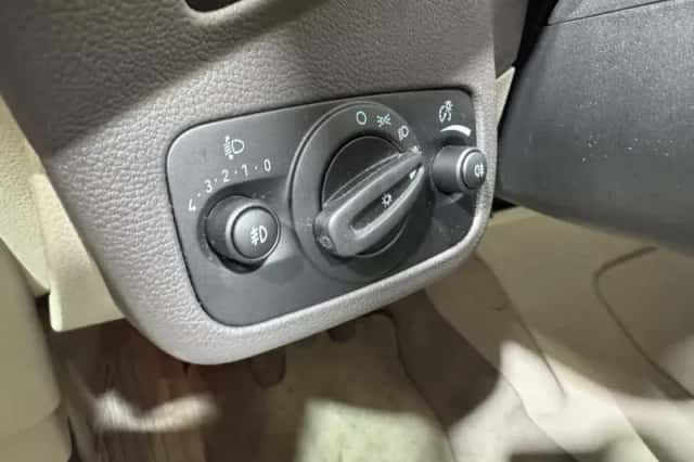 Ford C-Max (2015) thumbnail 24