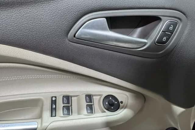 Ford C-Max (2015) thumbnail 25