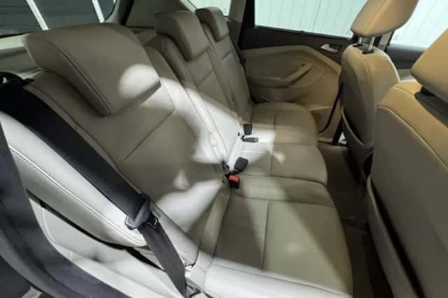 Ford C-Max (2015) thumbnail 26