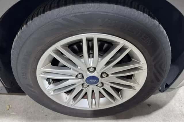 Ford C-Max (2015) thumbnail 29