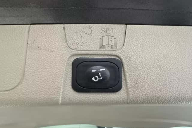 Ford C-Max (2015) thumbnail 10