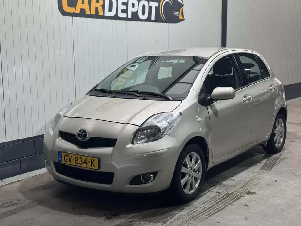 Toyota Yaris (2011) — foto 1