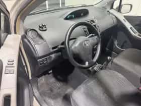 Toyota Yaris thumbnail 11