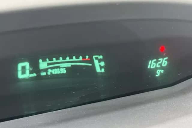 Toyota Yaris (2011) thumbnail 13