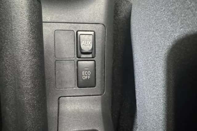 Toyota Yaris (2011) thumbnail 17