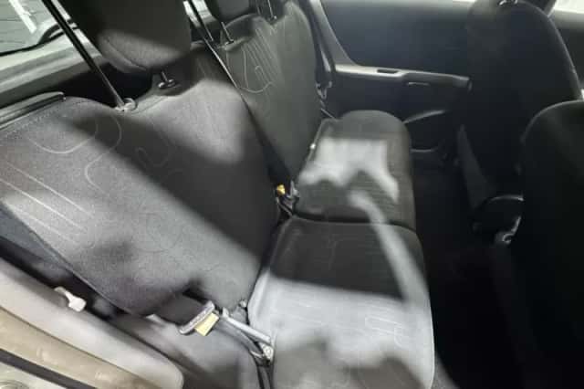 Toyota Yaris (2011) thumbnail 21