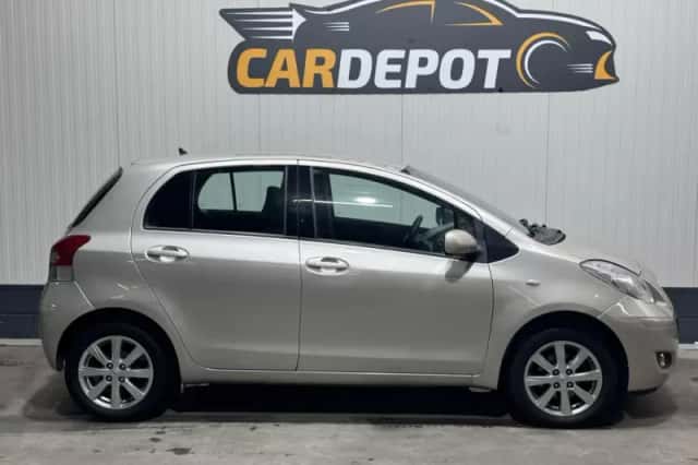 Toyota Yaris (2011) thumbnail 4