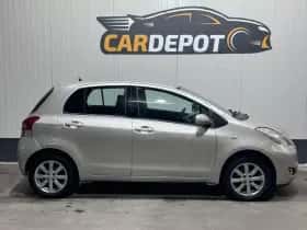 Toyota Yaris thumbnail 4