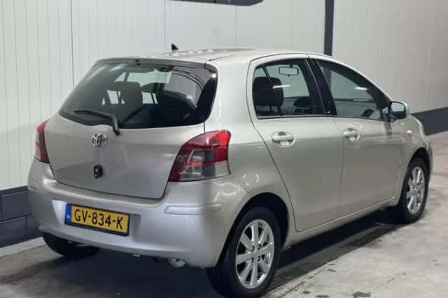 Toyota Yaris (2011) thumbnail 5