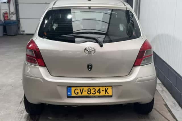 Toyota Yaris (2011) thumbnail 6