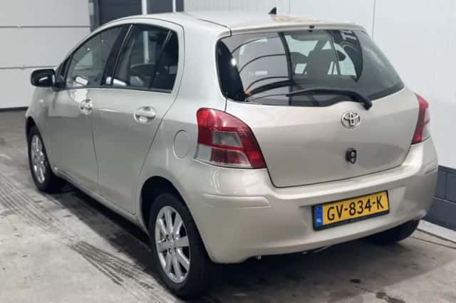 Toyota Yaris (2011) thumbnail 7