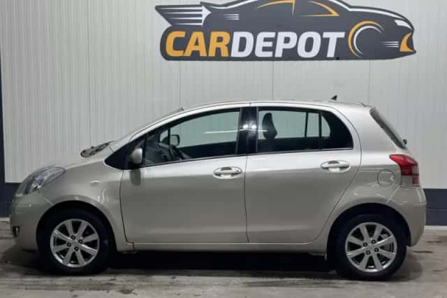Toyota Yaris (2011) thumbnail 8