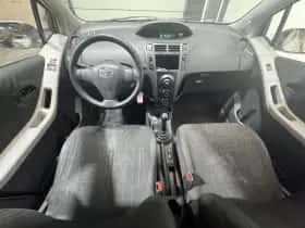 Toyota Yaris thumbnail 10