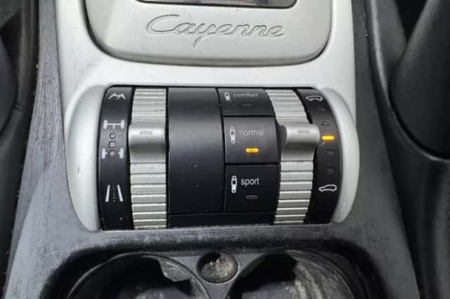 Porsche Cayenne (2004) thumbnail 17