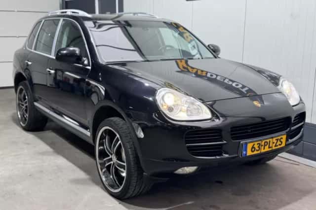 Porsche Cayenne (2004) thumbnail 3