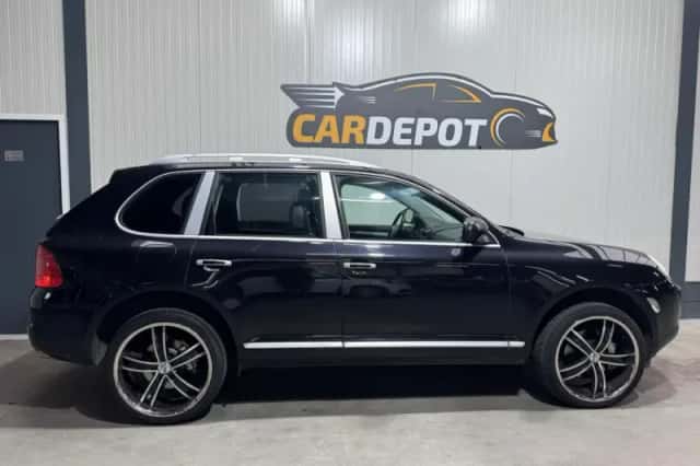 Porsche Cayenne (2004) thumbnail 4