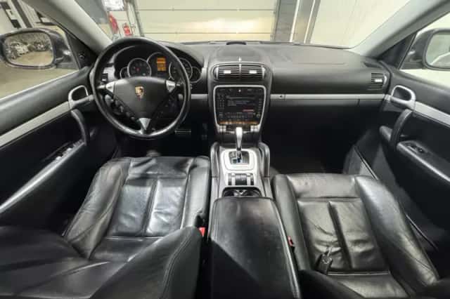 Porsche Cayenne (2004) thumbnail 9