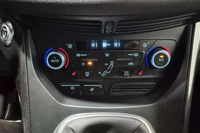 Ford C-Max (2015) thumbnail 17