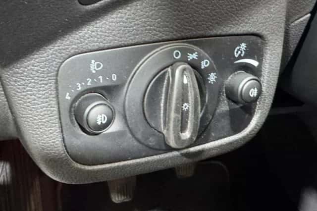 Ford C-Max (2015) thumbnail 22