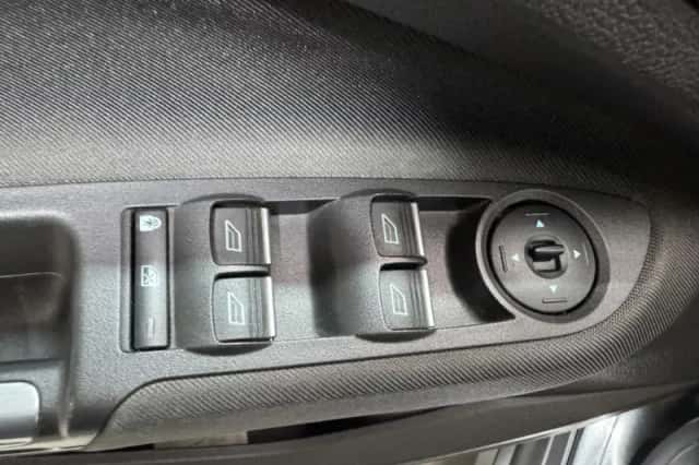 Ford C-Max (2015) thumbnail 23