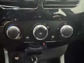 Renault Clio (2015) thumbnail 18
