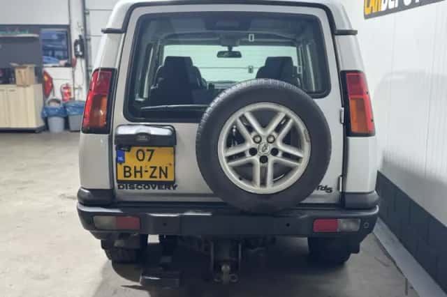 Land Rover Discovery (2003) thumbnail 6
