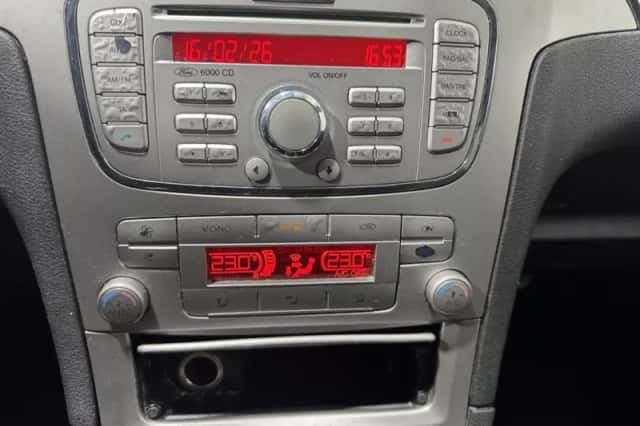 Ford S-Max (2007) thumbnail 15