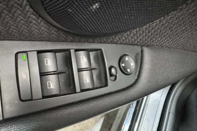 BMW 3-Serie (2011) thumbnail 25