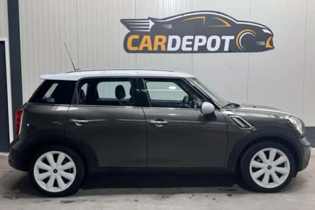 MINI Countryman (2011) thumbnail 4
