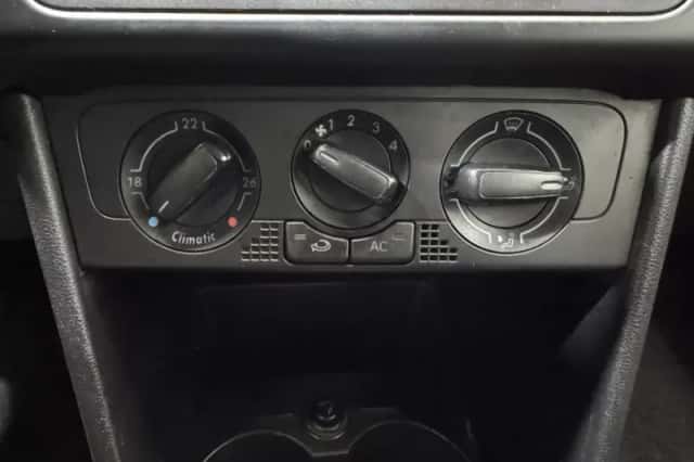 Volkswagen Polo (2009) thumbnail 21