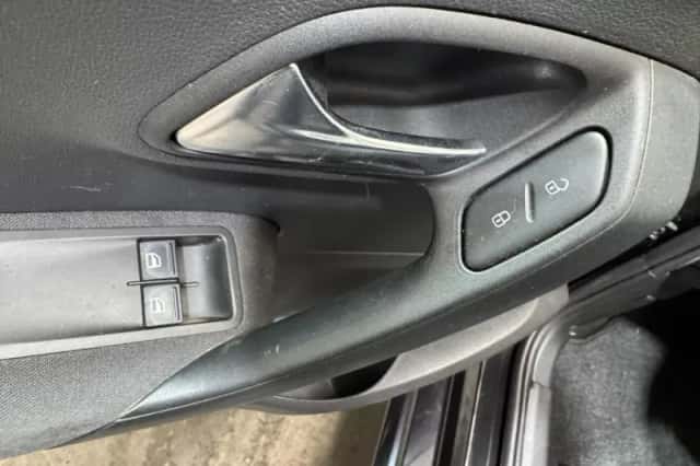Volkswagen Polo (2009) thumbnail 22