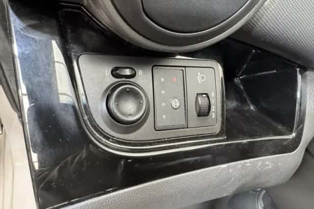 Chevrolet Spark (2012) thumbnail 19