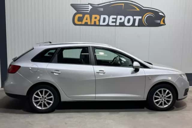 SEAT Ibiza (2011) thumbnail 4