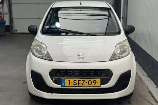 Peugeot 107 (2013) thumbnail 2