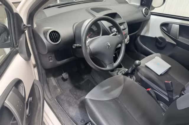Peugeot 107 (2013) thumbnail 12