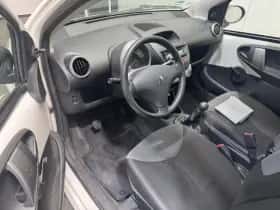 Peugeot 107 (2013) thumbnail 12