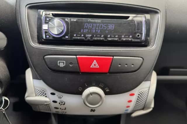 Peugeot 107 (2013) thumbnail 15