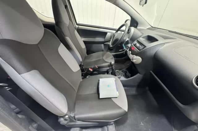 Peugeot 107 (2013) thumbnail 9