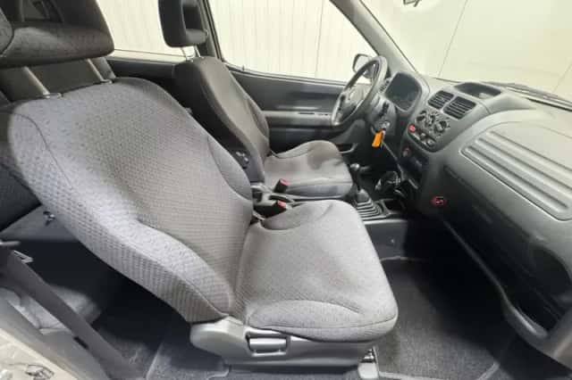 Suzuki Ignis (2004) thumbnail 11