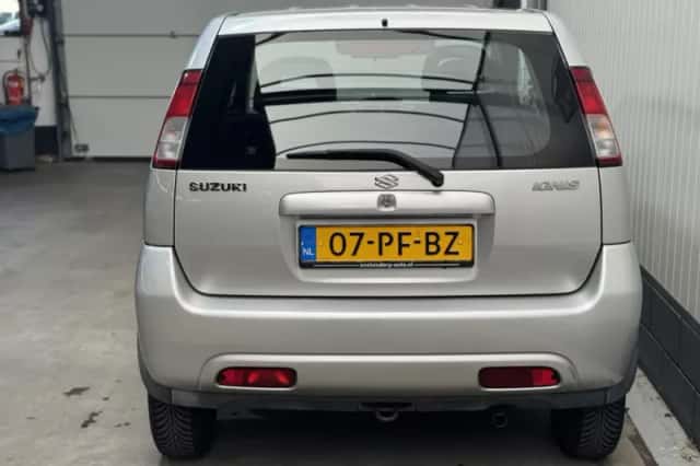Suzuki Ignis (2004) thumbnail 6