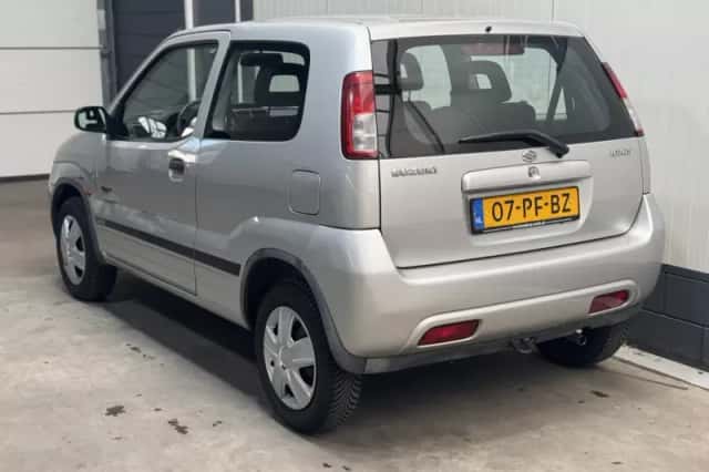 Suzuki Ignis (2004) thumbnail 7