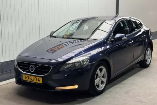 Volvo V40 (2014) thumbnail 1