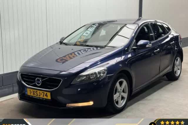 Volvo V40 (2014) thumbnail 1