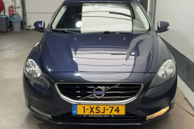 Volvo V40 (2014) thumbnail 2